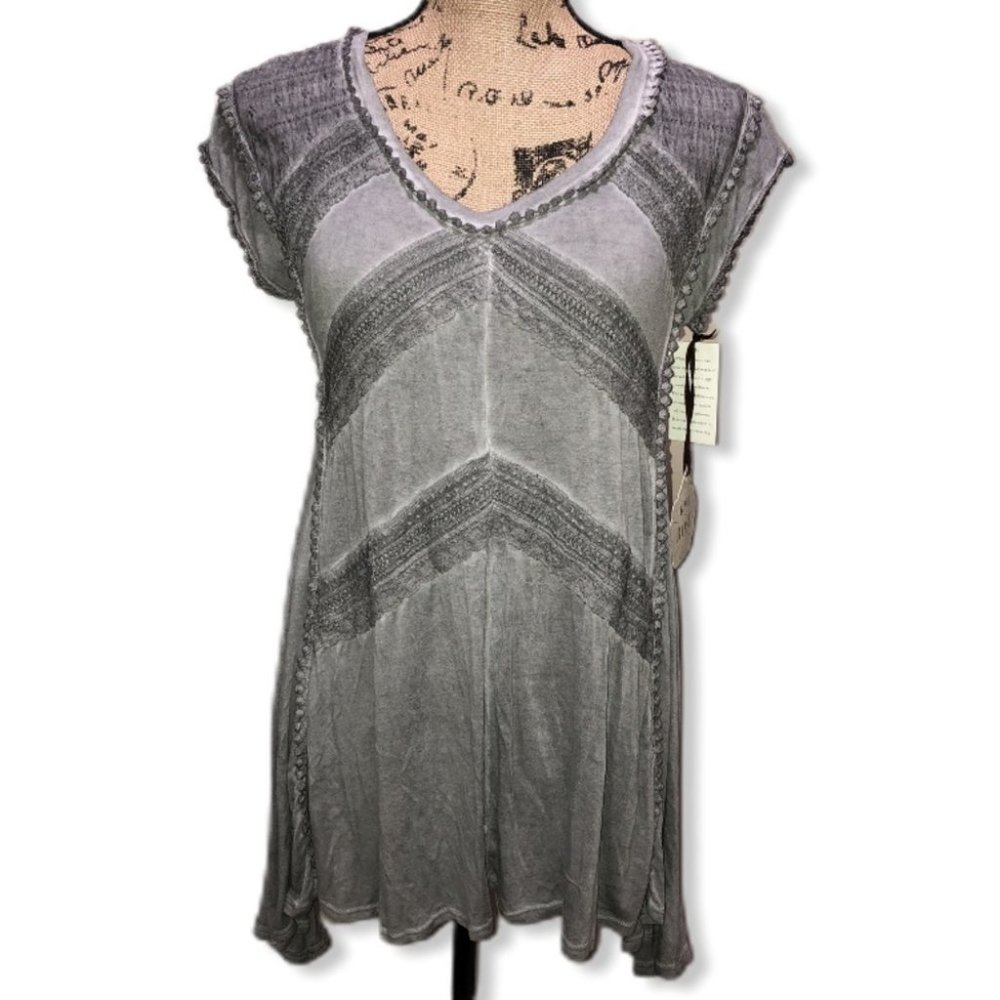 {Knox Rose} NWT Scoop Neck Embroidered Tunic
